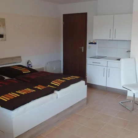 Fewo-fuer-2-pers-hafenblick-2-ueckermuende-stettiner-haff-ostsee-direkt-yachthafen *