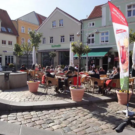 Fewo-fuer-2-pers-hafenblick-2-ueckermuende-stettiner-haff-ostsee-direkt-yachthafen *